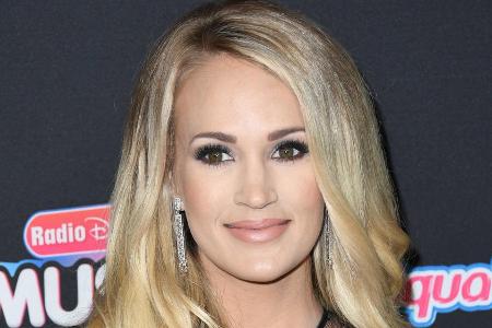 Country-Star Carrie Underwood zog sich bei einem Unfall in ihrem Haus schwere Verletzungen im Gesicht zu