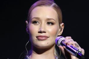 Schock für Iggy Azalea: Tänzerin kollabiert während ihres Konzerts