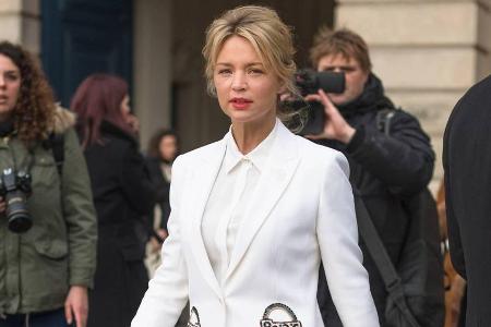 Die belgische Schauspielerin Virginie Efira zeigt, wie der Look in Weiß funktioniert Die belgische Schauspielerin Virginie Efira zeigt, wie der Look in Weiß funktioniert