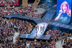 Taylor Swift: Zu ihrem Geburtstag kündigt sie Tour-Film auf Netflix an
