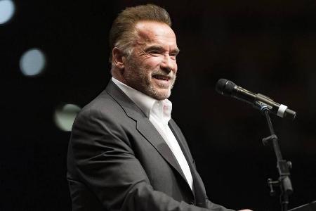 Arnold Schwarzenegger auf der Bühne in der Münchner Olympiahalle