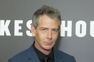 "Der Outsider": King-Buch wird zur Serie mit Ben Mendelsohn