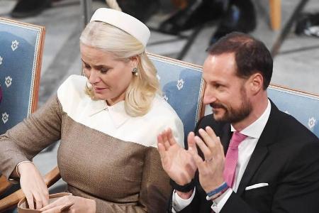 Mette-Marit und Haakon von Norwegen bei der Friedensnobelpreisverleihung am Montag in Oslo