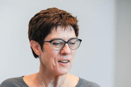 Annegret Kramp-Karrenbauer ist die neue Parteivorsitzende der CDU Annegret Kramp-Karrenbauer ist die neue Parteivorsitzende der CDU