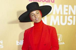 Was hat sich Alicia Keys nur bei diesem Outfit gedacht?