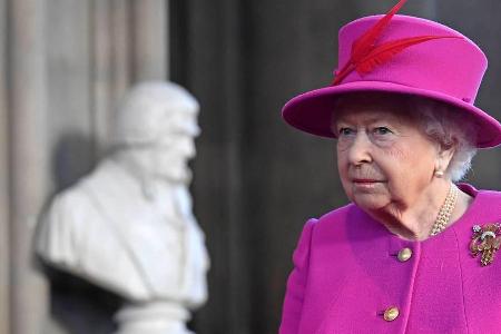 Queen Elizabeth II. ist über das Verhalten von Thomas Markle wohl nicht begeistert