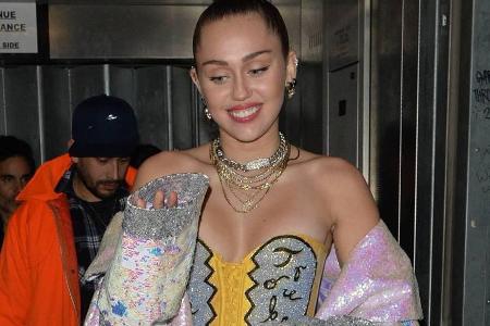 Miley Cyrus beim Verlassen eines Londoner Clubs