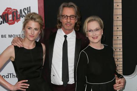 Mamie Gummer (l.) und Meryl Streep (r.), hier mit Rick Springfield