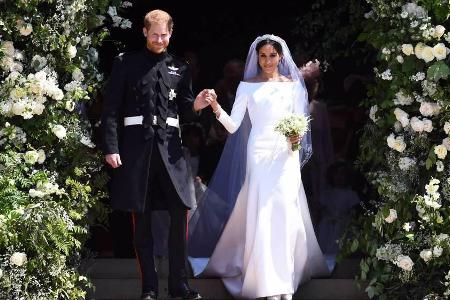 Als Eheleute verlassen Prinz Harry und Herzogin Meghan die St.-Georgs-Kapelle auf dem Gelände von Schloss Windsor