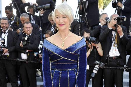 Schauspielerin Helen Mirren überzeugte in Cannes in einer angesagten Samtrobe