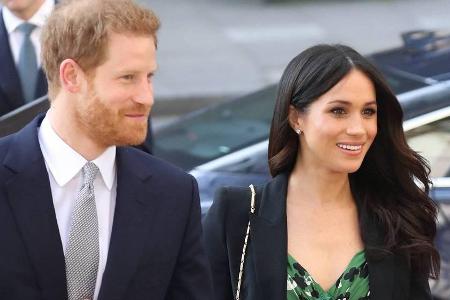 Prinz Harry und Meghan Markle werden zu Herzog und Herzogin von Sussex Prinz Harry und Meghan Markle werden zu Herzog und Herzogin von Sussex