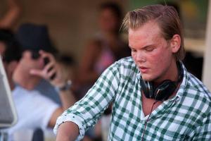 Aviciis Freundin wehrt sich gegen Hass-Kommentare