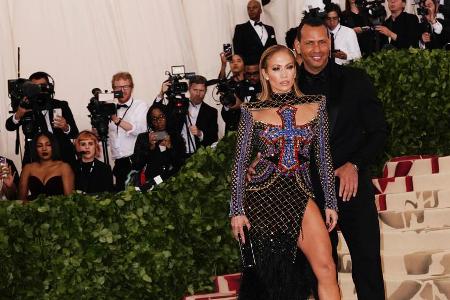 Jennifer Lopez und Alex Rodriguez bei der diesjährigen Met Gala Jennifer Lopez und Alex Rodriguez bei der diesjährigen Met Gala