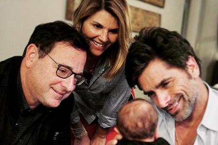 Bob Saget (l.), Lori Loughlin und John Stamos mit dem kleinen Billy Bob Saget (l.), Lori Loughlin und John Stamos mit dem kleinen Billy