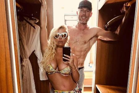 Jessica Simpson zeigt Ehemann Eric Johnson wie's geht - das perfekte Selfie Jessica Simpson zeigt Ehemann Eric Johnson wie's geht - das perfekte Selfie