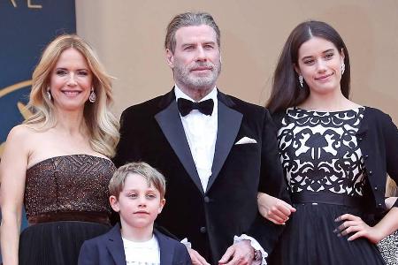 John Travolta bringt familiäre Unterstützung mit nach Cannes: Ehefrau Kelly Preston (links), Tochter Ella Bleu und Sohn Ben...