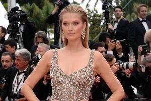 Toni Garrn verzaubert Cannes in einer funkelnden Roberto-Cavalli-Robe