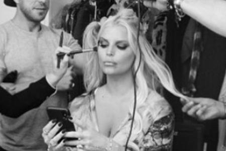 Bei Jessica Simpson passieren viele Dinge gleichzeitig Bei Jessica Simpson passieren viele Dinge gleichzeitig