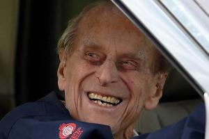 Er ist wieder fit: Prinz Philip nimmt an der Royal Wedding teil!