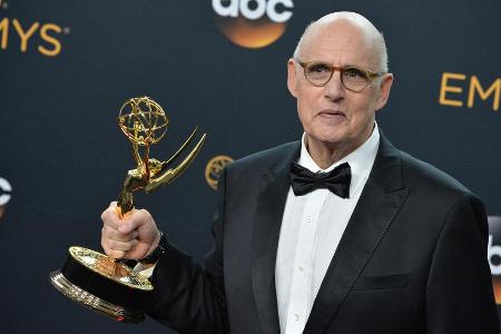 Jeffrey Tambor mit seinem Emmy