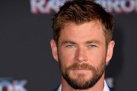 Chris Hemsworth wurde vom Familienhund zu Fall gebracht Chris Hemsworth wurde vom Familienhund zu Fall gebracht