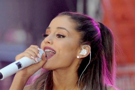 Ariana Grande hat ein teures Schmuckstück verloren Ariana Grande hat ein teures Schmuckstück verloren