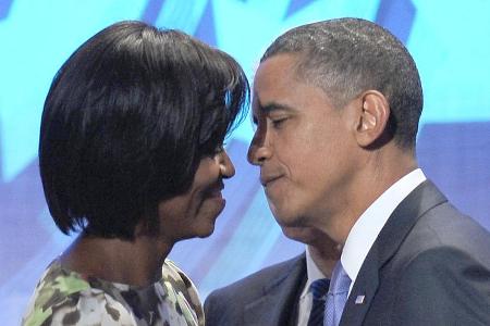 Seit 1992 verheiratet und offenbar immer noch verliebt: Michelle und Barack Obama Seit 1992 verheiratet und offenbar immer noch verliebt: Michelle und Barack Obama