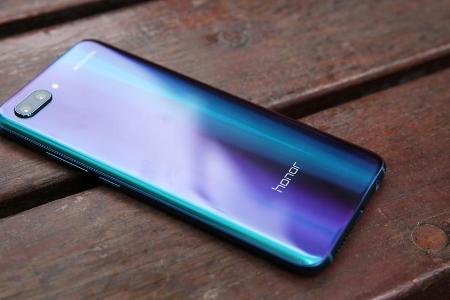 Das Honor 10 gibt es in den Farben Schwarz, Silber, Phantom Blau und Phantom Grün