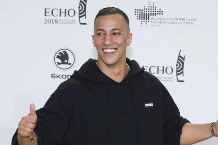 Beim Echo hatte Farid Bang beste Laune - im Gegensatz zum restlichen Promi-Publikum um Campino und Co. Beim Echo hatte Farid Bang beste Laune - im Gegensatz zum restlichen Promi-Publikum um Campino und Co.