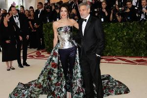 Met Gala: George Clooney reißt Witze über das Outfit von Amal