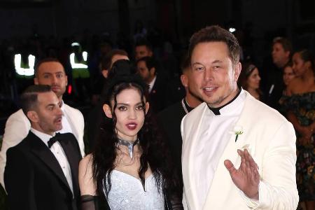 Elon Musk und seine neue Freundin Grimes auf der Met Gala Elon Musk und seine neue Freundin Grimes auf der Met Gala