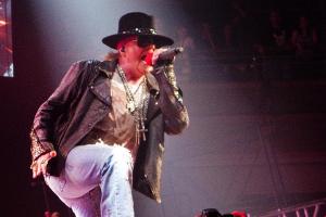 Lässt Guns N' Roses diesen Skandal-Song verschwinden?