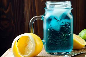 Blaues Wunder: Butterfly Pea Flower Tea ist das In-Getränk des Sommers