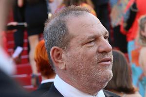 Harvey Weinstein hat sich endlich der Polizei gestellt