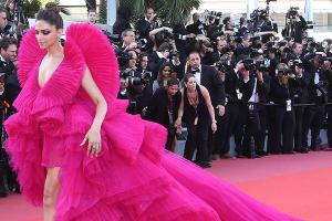 Cannes: Bollywood-Star Deepika Padukone im pinken Rüschen-Meer