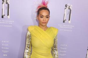 Nicht zu übersehen: Rita Ora im Kanarienvogel-Look