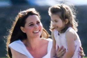 Herzogin Kate tollt mit ihren Kindern um die Wette