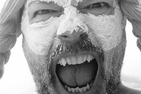 Comedian Ricky Gervais hat sich ins Zeug gelegt, um WM-Neuling Island anzufeuern
