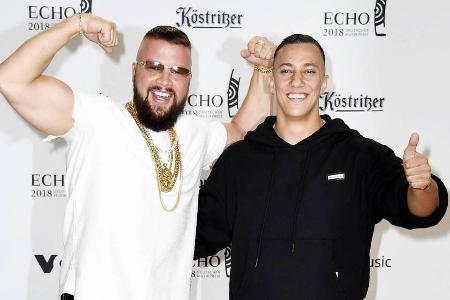 Die Rapper Kollegah (l.) und Farid Bang bei der diesjährigen Echo-Verleihung Die Rapper Kollegah (l.) und Farid Bang bei der diesjährigen Echo-Verleihung