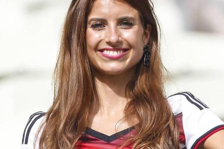Cathy Hummels macht als Spielerfrau vor, wie man sich zum gemeinsamen Fußballgucken am besten stylt Cathy Hummels macht als Spielerfrau vor, wie man sich zum gemeinsamen Fußballgucken am besten stylt