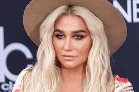 Sängerin Kesha bei den Billboard Music Awards 2018 - ohne Verletzung Sängerin Kesha bei den Billboard Music Awards 2018 - ohne Verletzung
