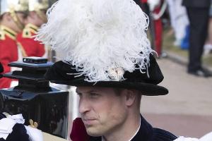 Zum Garter Day trägt Prinz William Straußenfedern