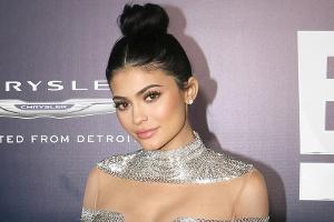 Umhüllt von Luxus: Kylie Jenner packt Baby Stormi in Gucci