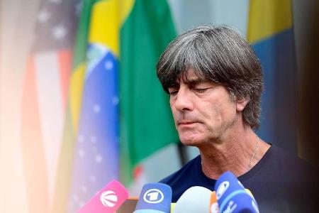 Jogi Löw nach der Ankunft in Freiburg