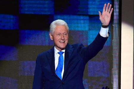 Der ehemalige US-Präsident Bill Clinton hat seinen ersten Roman herausgebracht