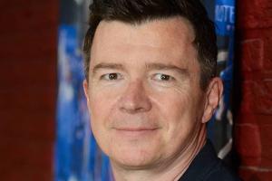 Der britische Musiker Rick Astley mag die jungen Royals