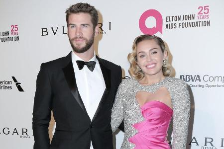 Liam Hemsworth und Miley Cyrus auf der Oscar-Party von Elton John
