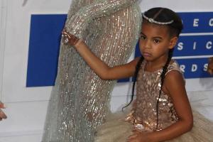 Beyoncés Tochter Blue Ivy bietet 19.000 Dollar für ein Bild