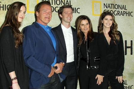 Arnold Schwarzenegger (2.v.l.) mit Noch-Ehefrau Maria Shriver (2.v.r.) und den Kindern Christina (v.l.), Patrick und Katherine