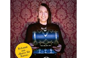"Bares für Rares"-Star Fabian Kahl auf dem Cover seines Buches